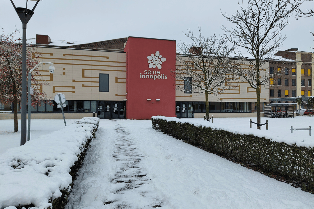 S’approvisionner en pièces mécaniques quand il neige : sécuriser vos délais malgré le froid